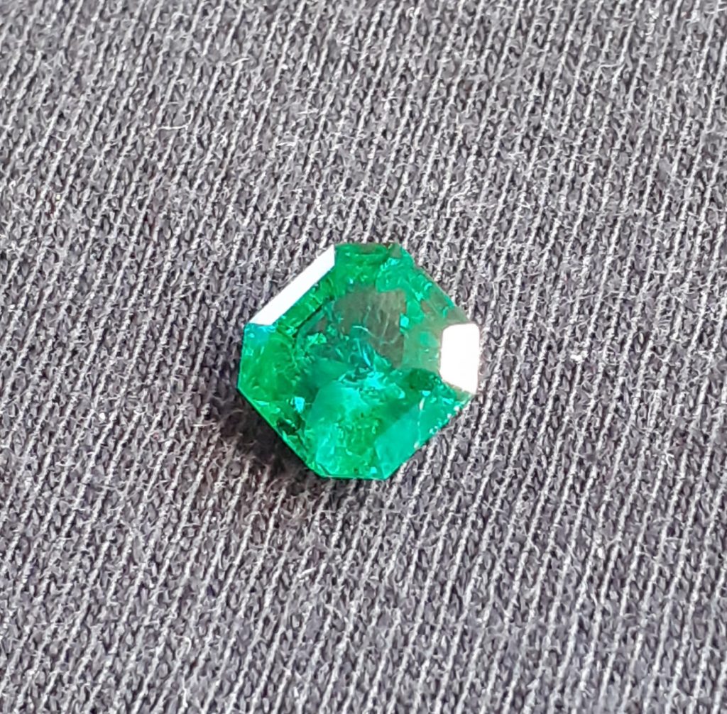Béryl émeraude taille carrée émeraude
