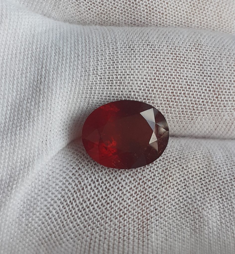 Spessartite taille ovale mixte de 9.24 ct