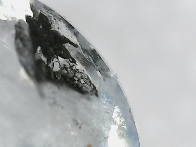 Inclusions dans aigue-marine naturelle
