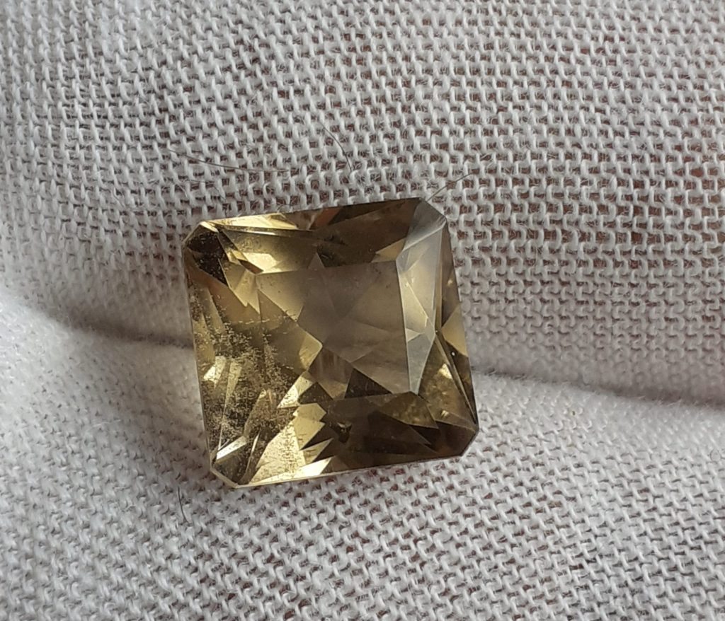 Quartz citrine taille carré