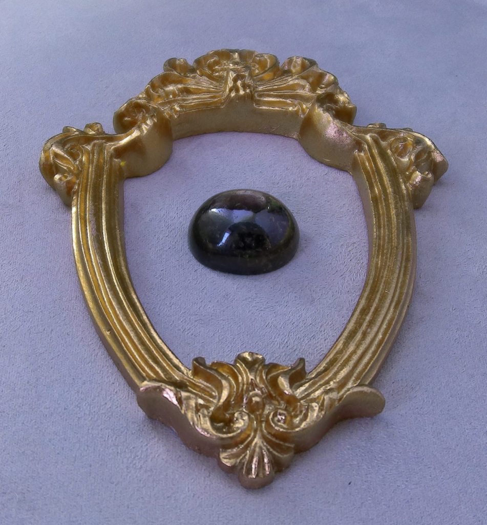 Saphir noir chatoyant