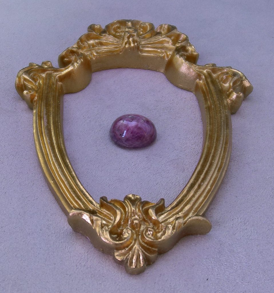 Rubis cabochon ovale